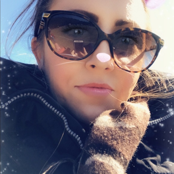 Meet your Posher, Tiffany - Picture 2 of 8